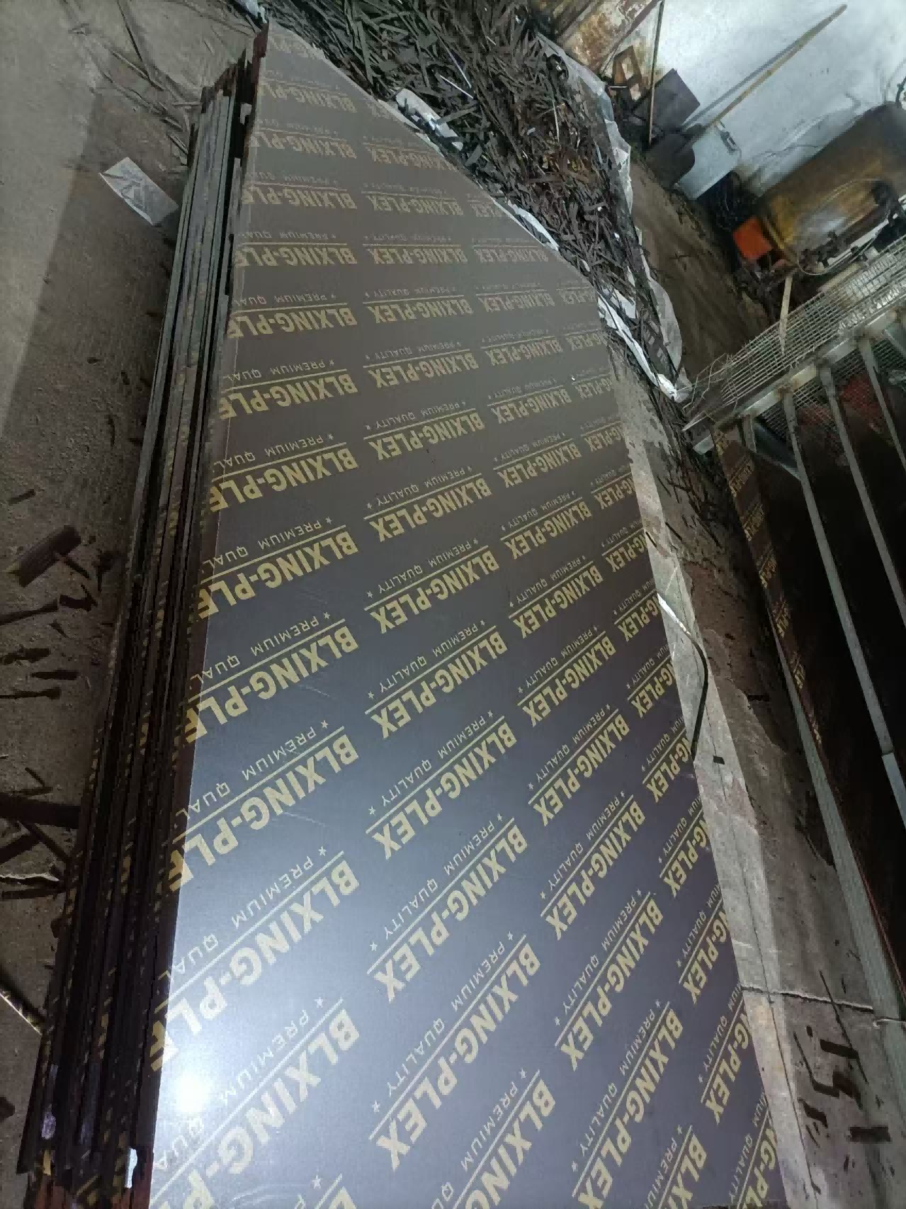 BROWN FILM FACED PLYWOOD