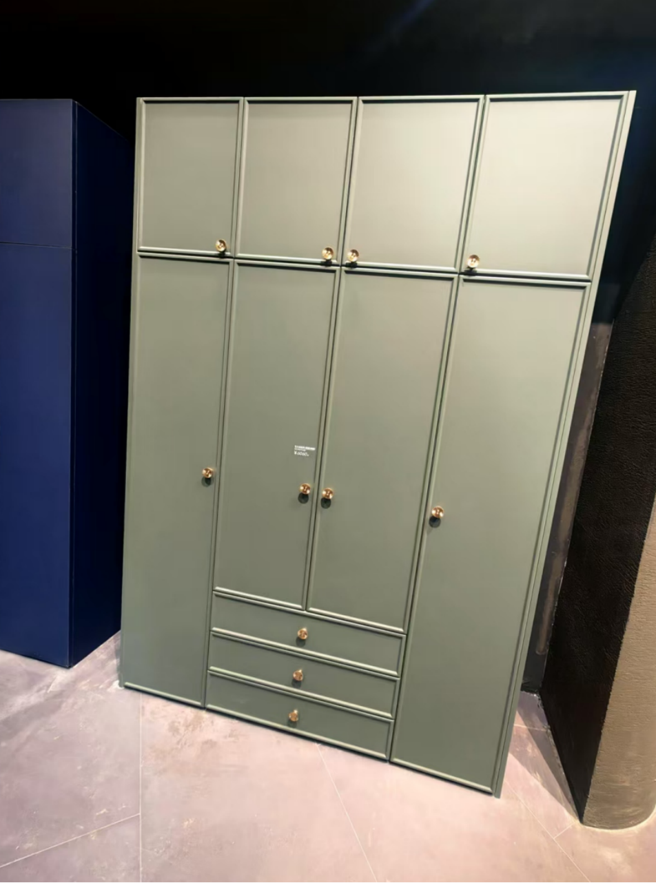 FURNITURER