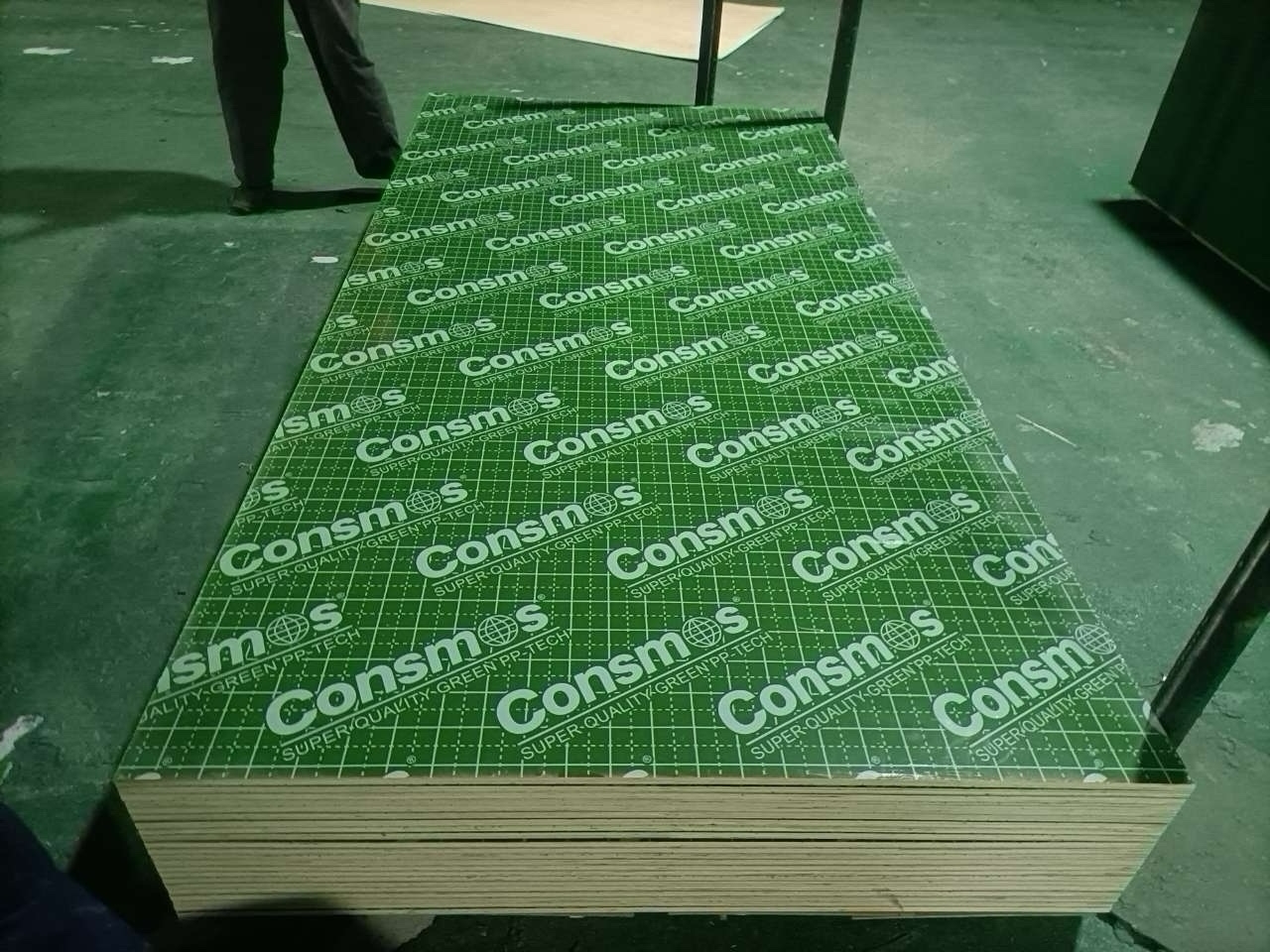 GREEN PP PLASTICE FILM FACED PLYWOOD