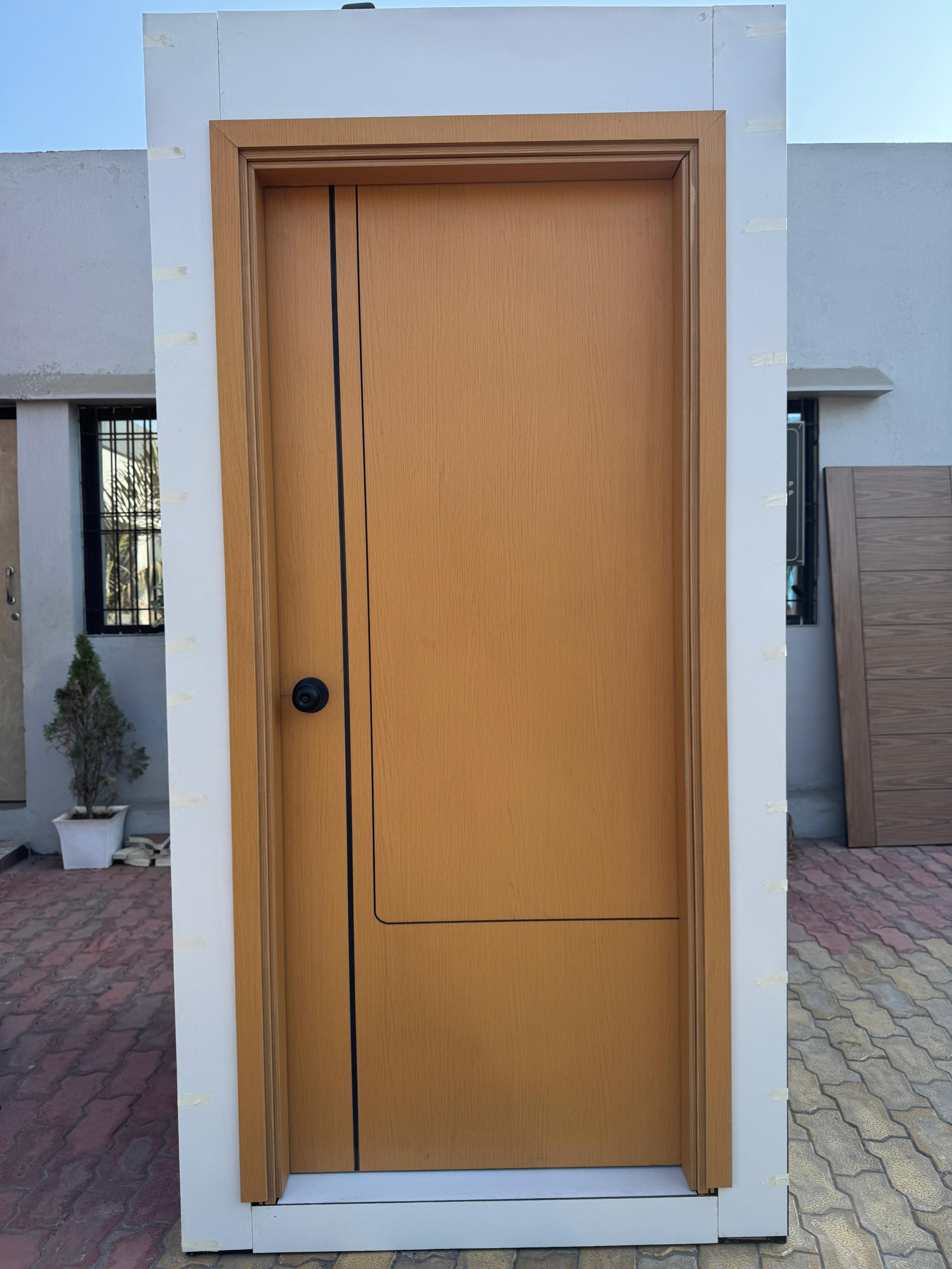 WOODEN DOOR